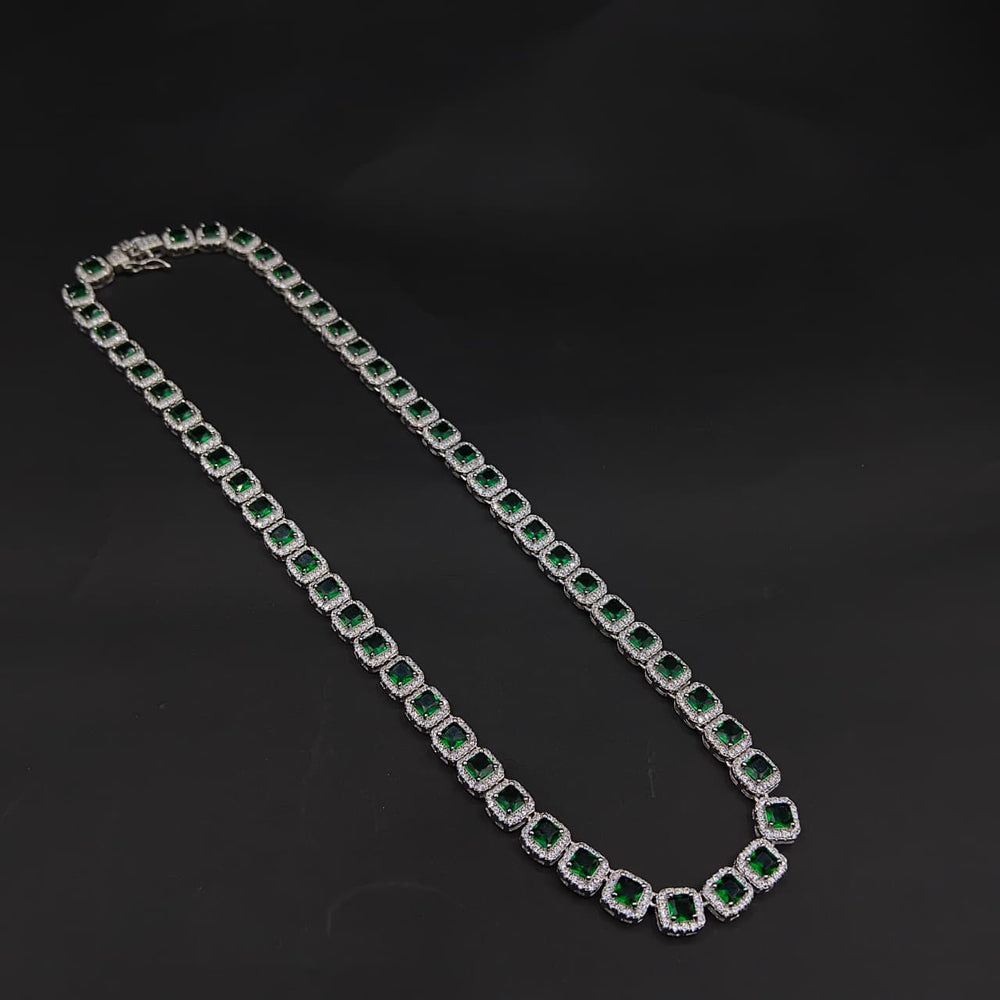 Collar Riviera Verde Cuadrada · Plata rodinada con piedrería verde y blanca