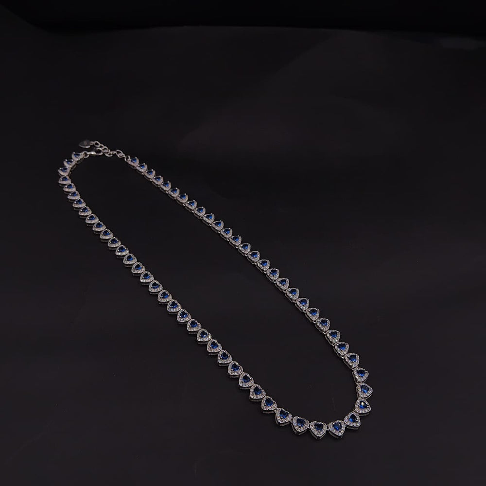 Collar Corazones Azules · Plata rodinada con piedrería azul y blanca