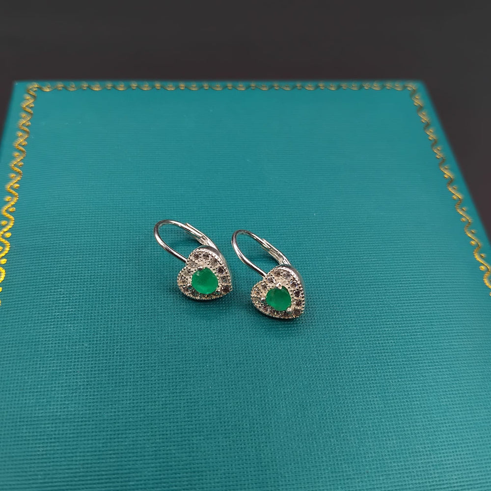 Aretes Corazón Esmeralda · Gancho español en plata 925 con esmeralda