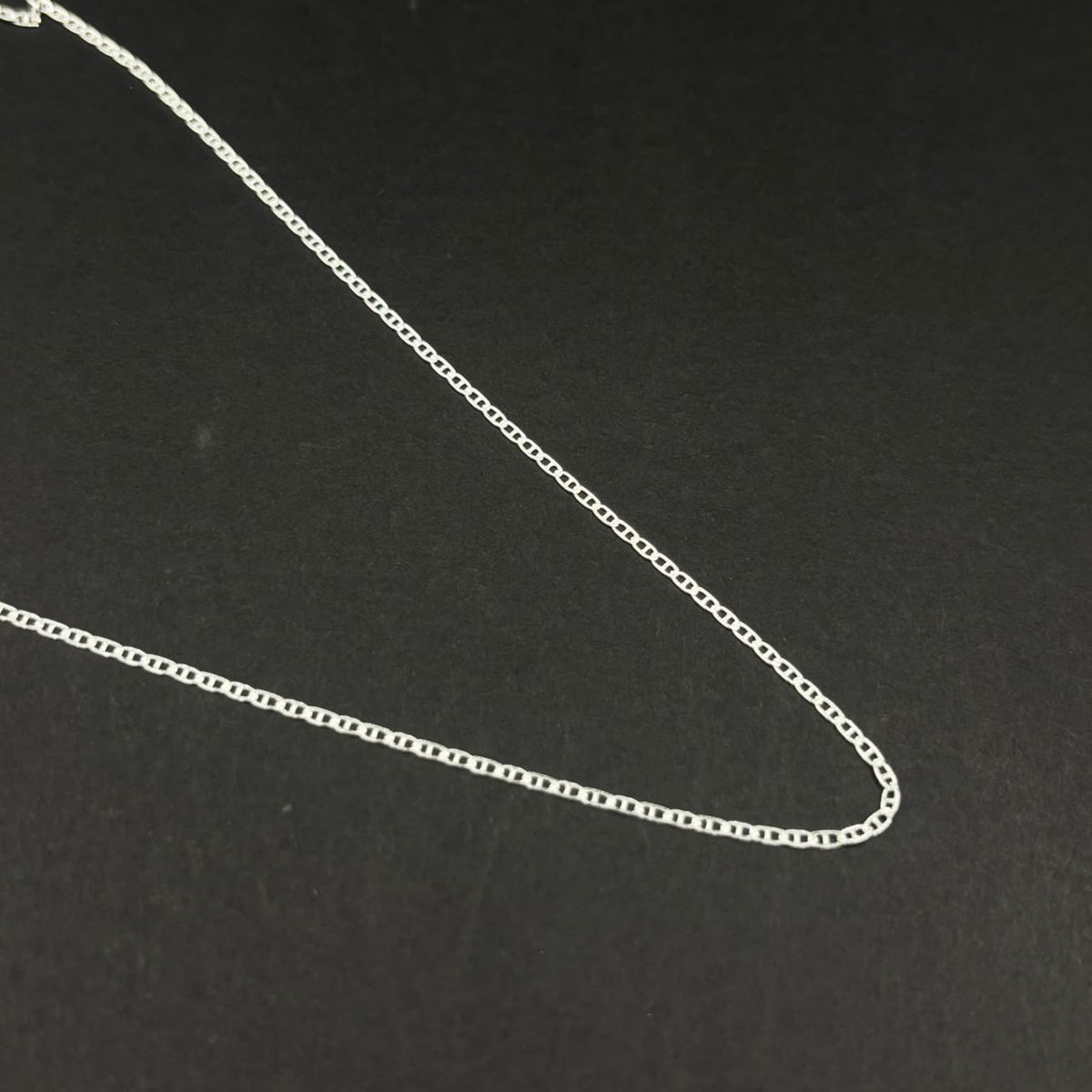 Cadena Plana Brisa · Plata 925, 50 cm
