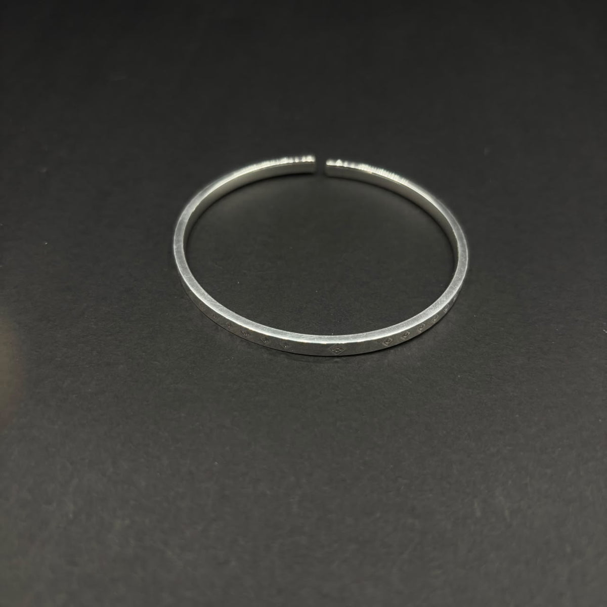 Brazalete Liso Clásico · Plata mil