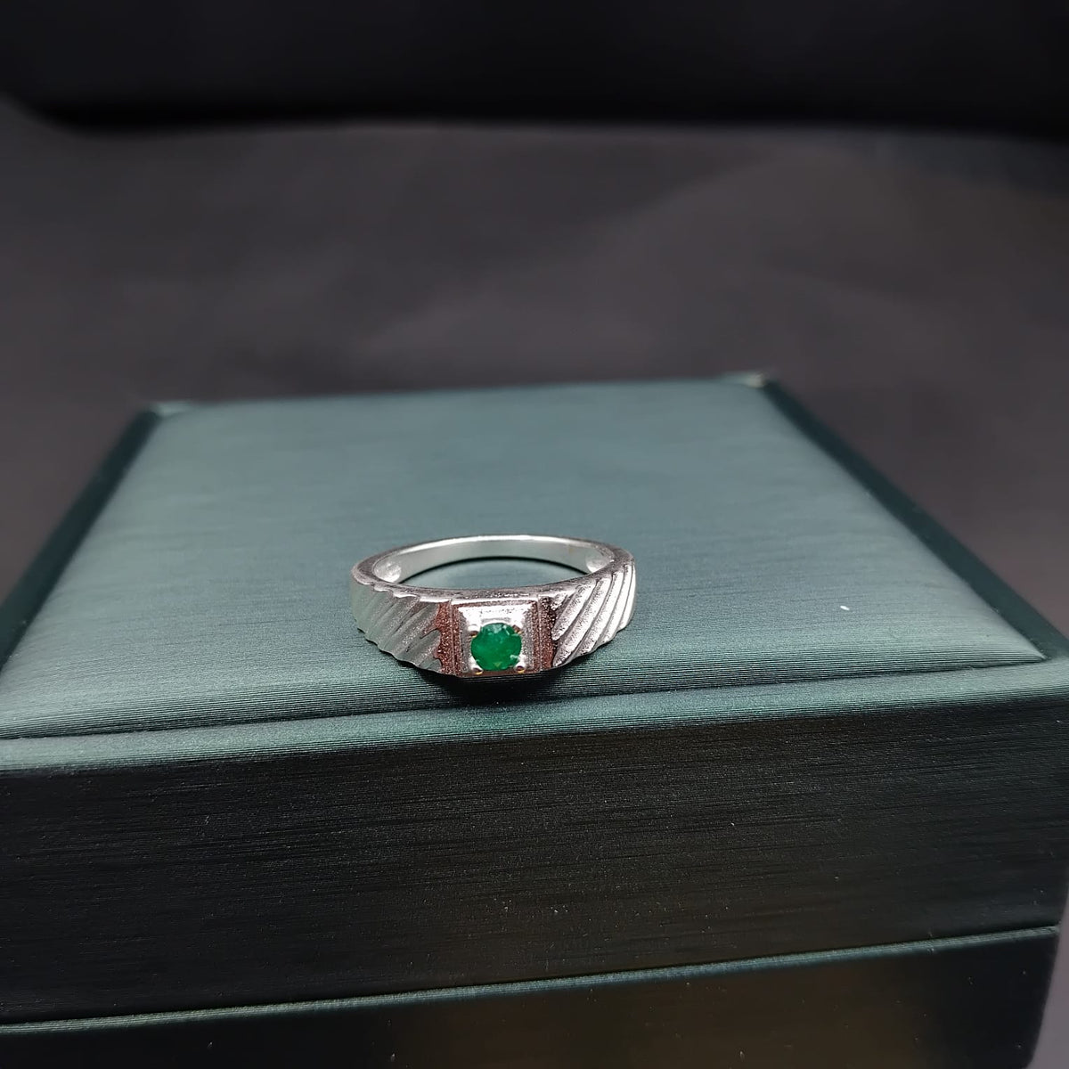 Anillo Borbur · Plata 925 para hombre con esmeralda natural