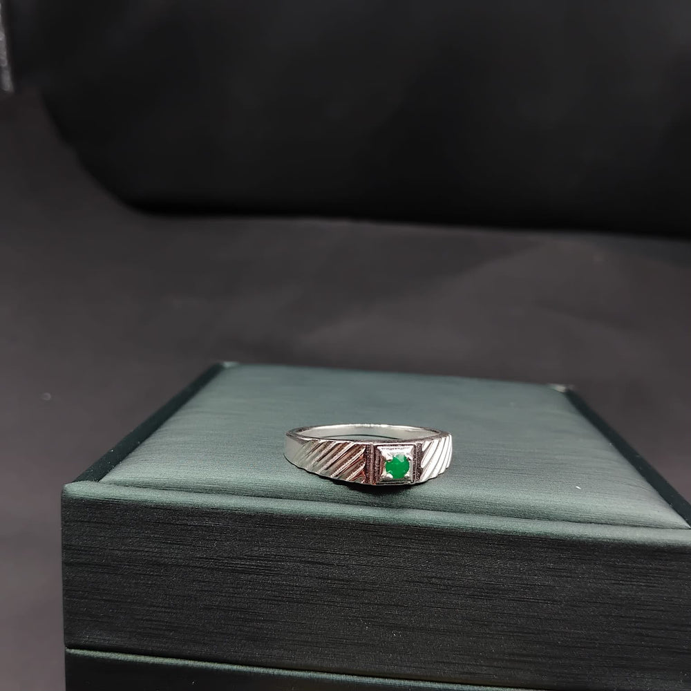 Anillo Peñas Blancas · Plata 925 para hombre con esmeralda natural