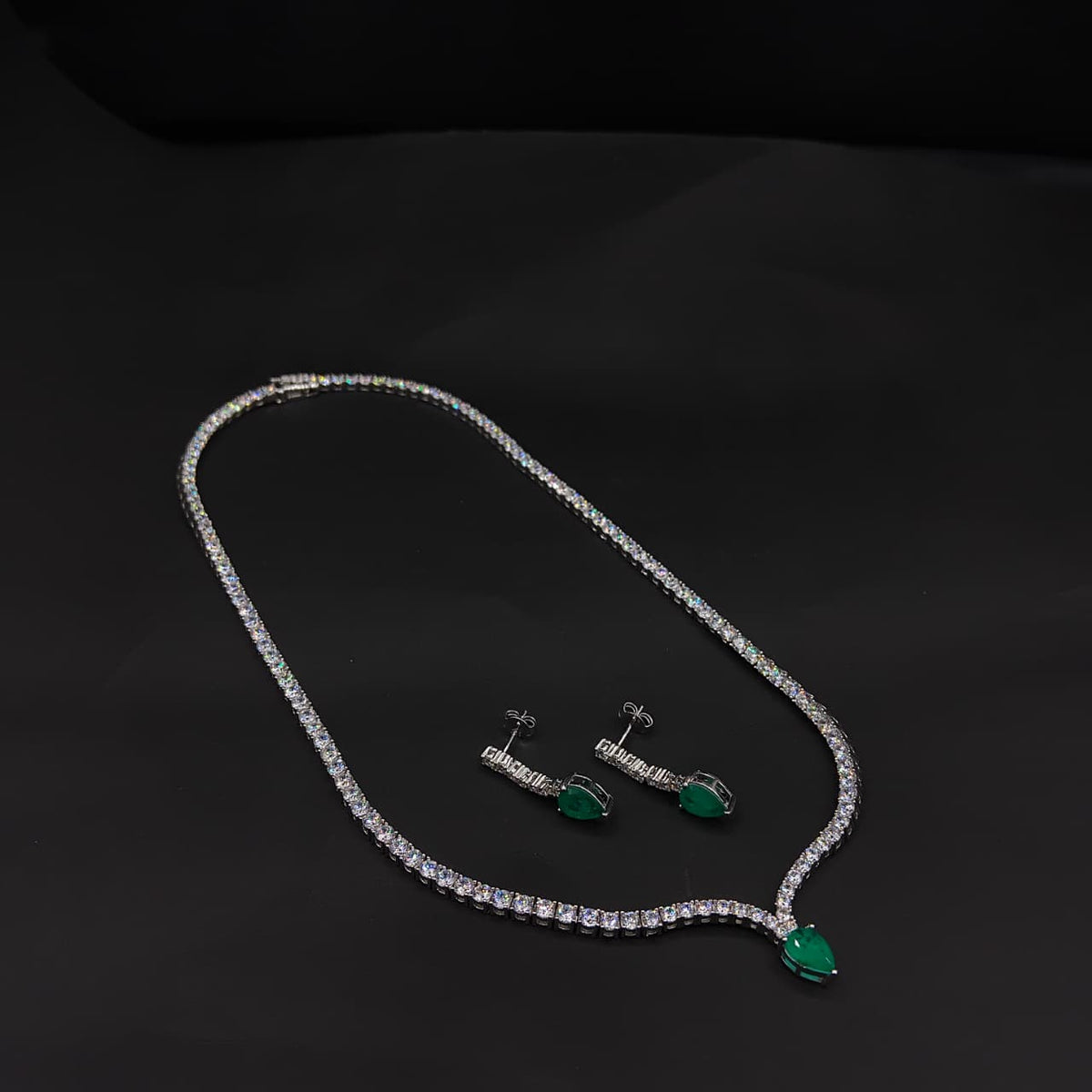 Set Gota Verde · Plata rodinada, collar y aretes
