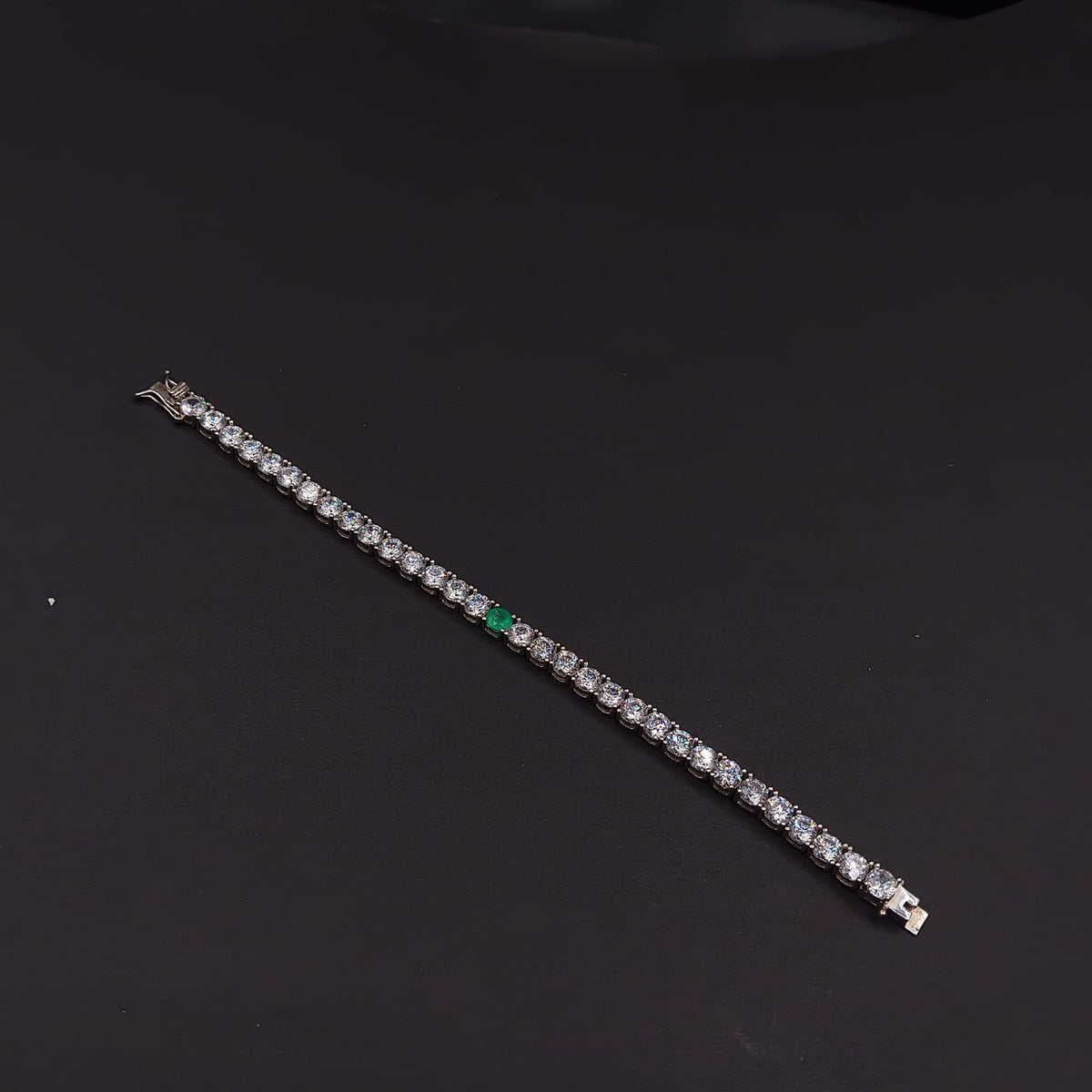 Pulsera Tenis Esmeralda Imperial · Plata rodinada con esmeralda