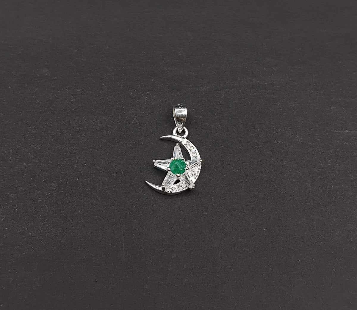Dije Luna Esmeralda · Plata 925 con esmeralda