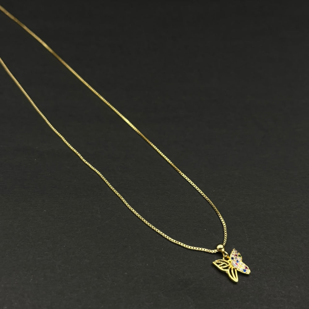 Collar Mariposa Dorada · Oro laminado, cadena veneciana